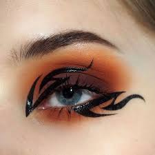 graphic eyeliner madness